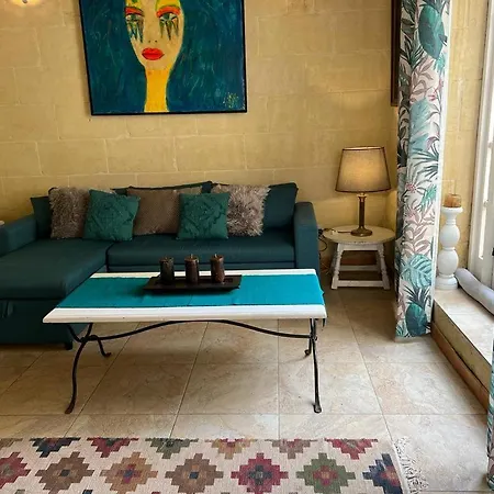 L-artiste A Unique Blend Of History Art And Relaxation Nyaraló Xagħra